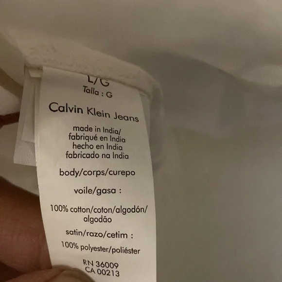 Calvin Klein Jeans White  zigzag blouse size L - Picture 4 of 4